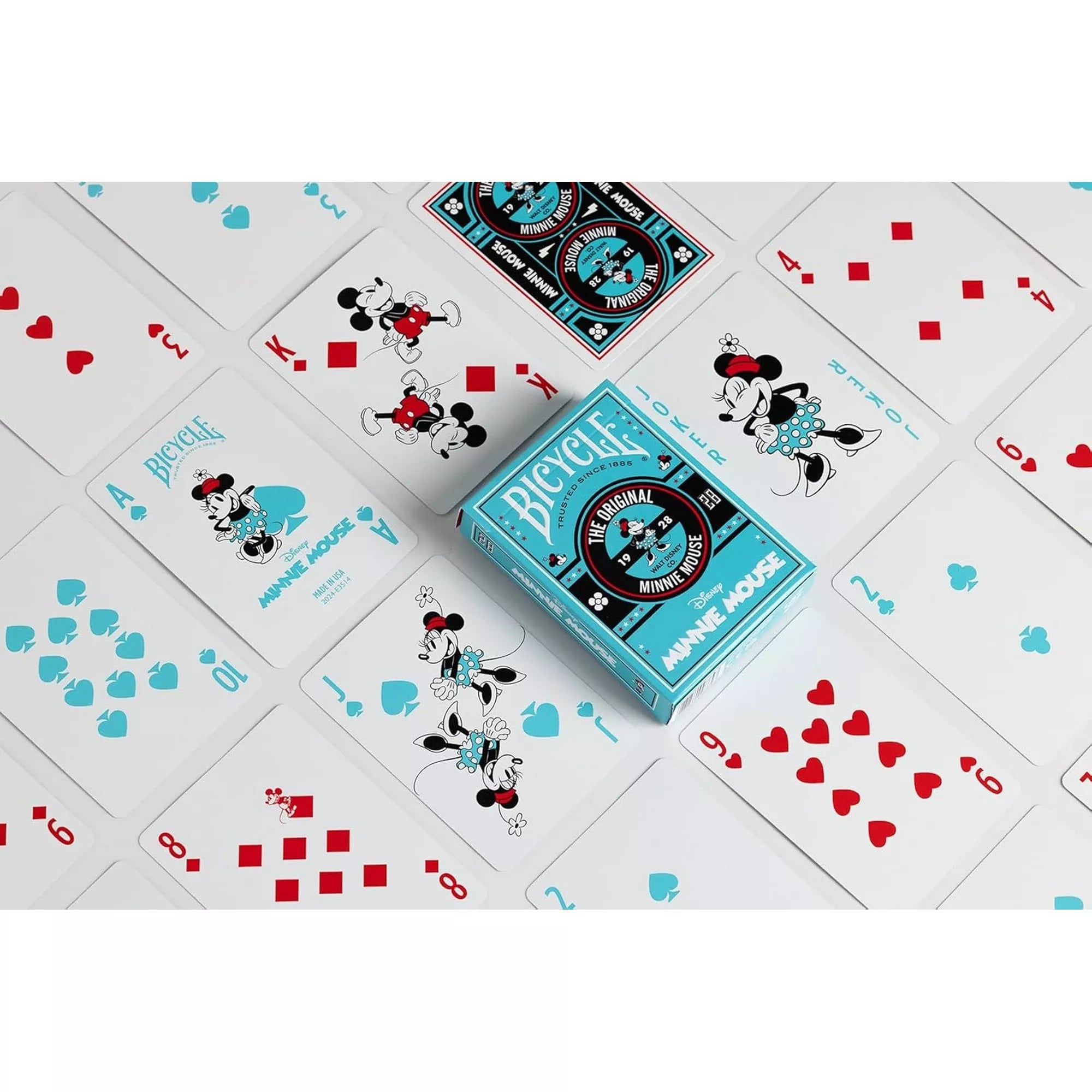 A Bicycle Disney Minnie Mouse kártyapakli doboza kirakott lapok között, amelyeken Minnie egér különböző vidám pózokban látható piros, kék és fekete színekben.
