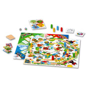 Bogyó és Babóca – Évszakok társasjáték kibontva, színes, spirál alakú játéktáblával, bábukkal, kártyákkal és színdobókockákkal.