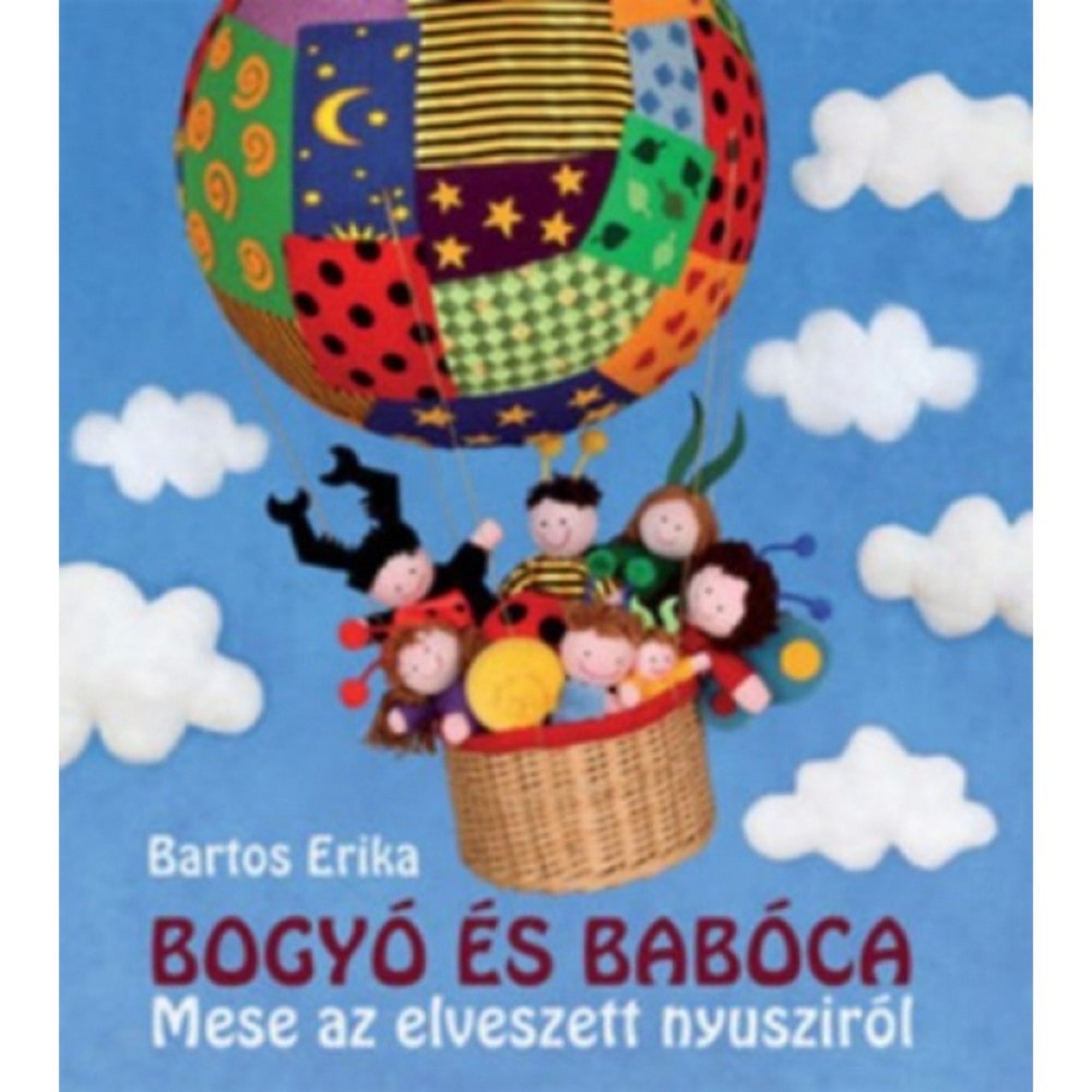Bogyó és Babóca – Mese az elveszett nyusziról könyv borítója, amelyen textilbábokkal ábrázolt szereplők egy színes, foltvarrásos hőlégballon kosarában repülnek a felhők között.