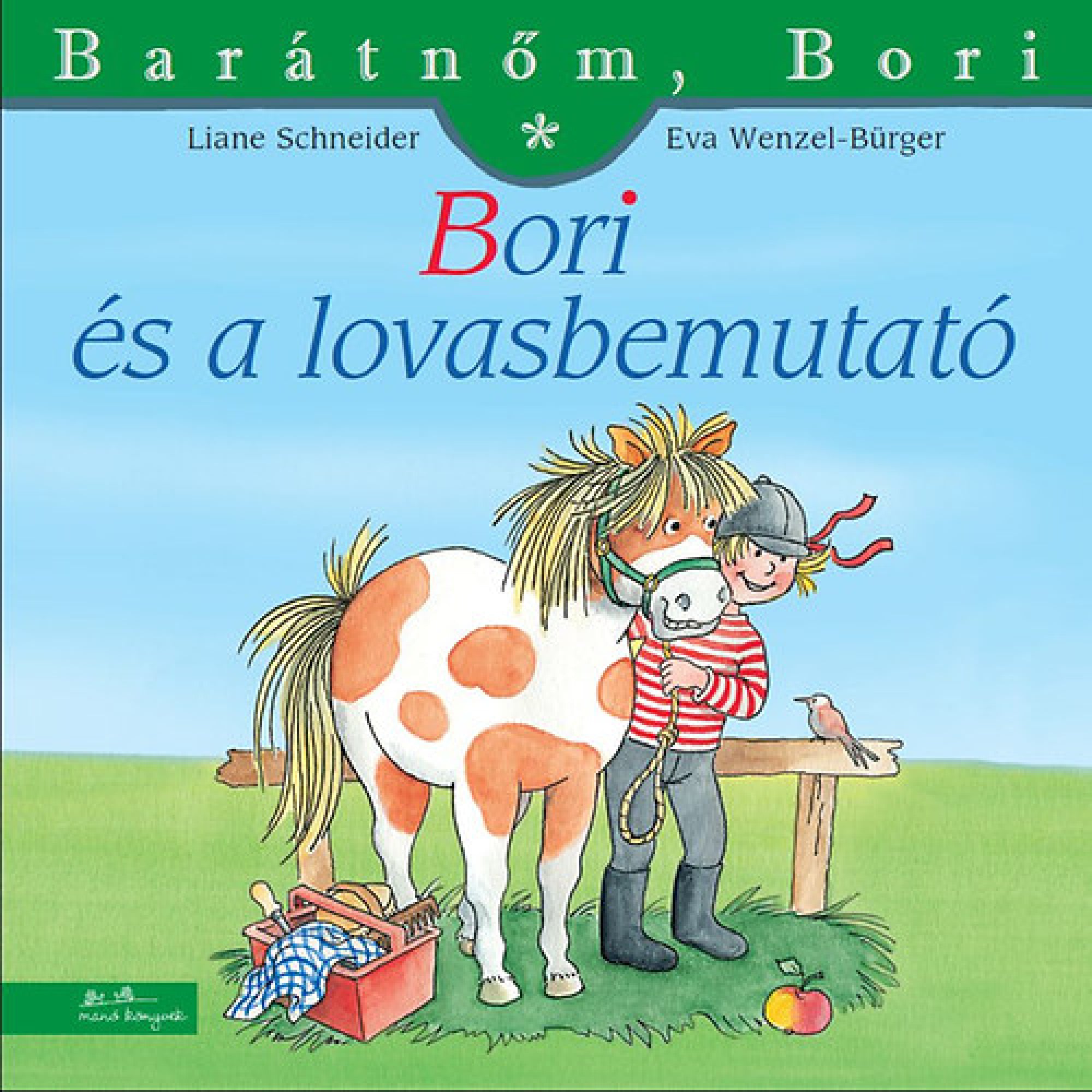 „Bori és a lovasbemutató” borító – Bori egy foltos pónit ölel szeretettel a mezőn. A ló fején kantár van, Bori pedig boldogan simogatja. A háttérben széna, kosár és almák láthatók, utalva a gondoskodásra és a bemutatóra készülésre. A jelenet vidám és barátságos, a lovak iránti szeretetet hangsúlyozza.