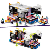 Játékhelyzeteket bemutató montázs a LEGO Friends Menedékhely háziállatoknak (42617) készletből: állatetetés, zöldségszedés, traktorvezetés és háziállatok gondozása.