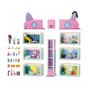 LEGO Gabby babaháza (10788) készlet tartalma szétszedve, külön szobák, karakterek és színes kiegészítők jól látható elrendezésben.