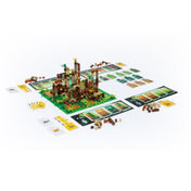 Részletes játékkép a LEGO Monkey Palace társasjátékról, középen egy magas LEGO toronyszerű szerkezet dzsungel stílusban, körülötte színes kártyák, lapkák és barna-sárga építőelemek.