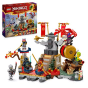 LEGO NINJAGO A bajnokok küzdőtere (71818) doboza és a teljesen összerakott készlet együtt, részletes arénával, zászlókkal és minifigurákkal