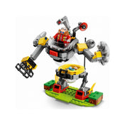 Dr. Eggman LEGO-figurája hatalmas robotikus járgányában a LEGO 76994-es készletből, alatta fogolyként egy áttetsző gömbben Sonic figura.