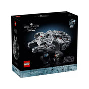 A LEGO Star Wars Millennium Falcon (75375) szett díszdoboza, fekete alapszínű háttérrel, középen a Millennium Falcon részletes, kicsinyített változatával egy kiállítóállványon, az ikonikus 25 éves Star Wars évfordulós logóval és a LEGO Star Wars felirattal, valamint a doboz bal alsó sarkában a piros LEGO logóval.