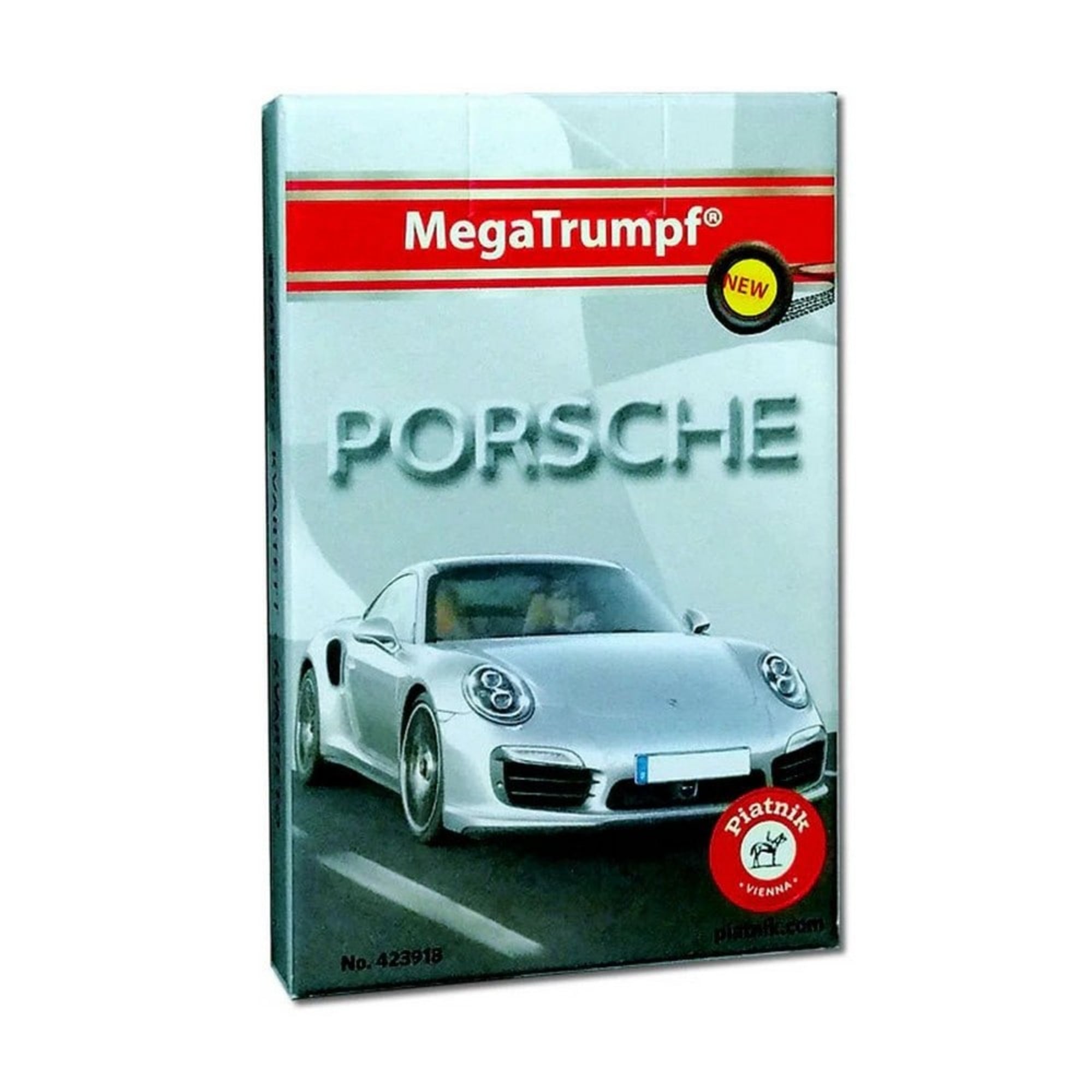 A képen a MegaTrumpf Porsche kvartett kártyajáték doboza látható. A borítón egy ezüst színű Porsche sportautó tűnik fel dinamikus, úton haladó beállításban. A dobozon a „Porsche” felirat dominál, alatta pedig a Piatnik logója található, ami az osztrák kártyajátékgyártót jelöli.
