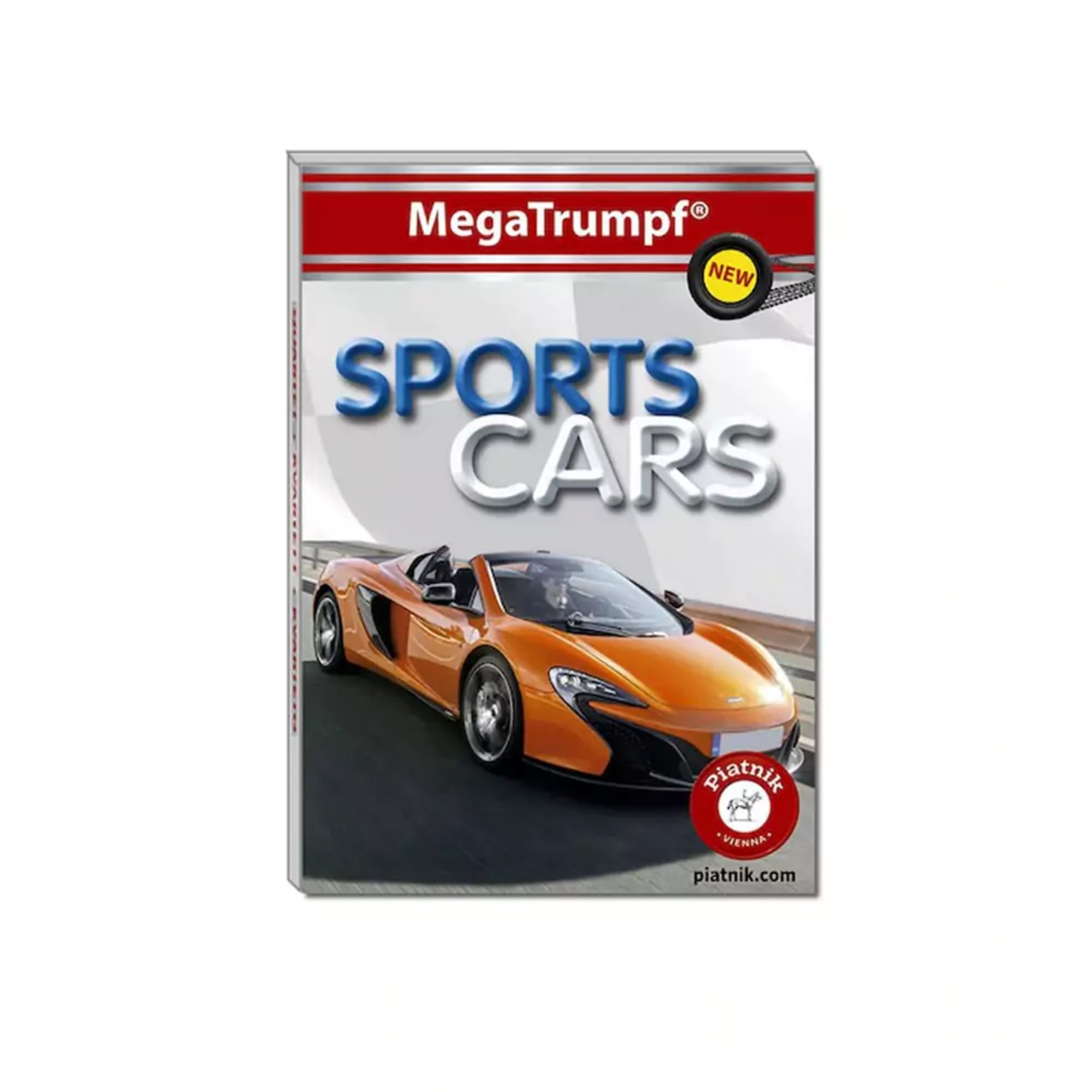 A képen a MegaTrumpf® „SPORTS CARS” kvartett kártyajáték doboza látható. A doboz borítóján egy narancssárga McLaren sportautó szerepel, amely lendületes mozgásban tűnik fel egy kanyargós úton. A háttérben egy modern, letisztult dizájn jelenik meg, a cím kiemelve ezüstös és kék betűkkel. A Piatnik logója is jól látható a doboz jobb alsó sarkában, amely a márka minőségét és megbízhatóságát jelzi.