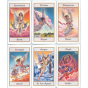 A képen a The Angel Tarot kártyacsomag néhány lapja látható, amelyek mindegyike különböző angyali lényt ábrázol. A kártyák színes, részletgazdag illusztrációi égi jeleneteket és angyalokat mutatnak be, például Kerubot, Mihályt, Dobielt és Sarielt. Minden lap tetején spanyol nyelvű felirat jelzi az angyali rendet (pl. "Querubines", "Virtudes"), az alján pedig az adott angyal neve olvasható. Az egyik lapon Lucifer is megjelenik vörös színekkel és dinamizmussal.