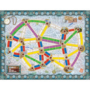 A Ticket to Ride: Paris játéktábla, színes útvonalakkal és ikonikus párizsi helyszínekkel.