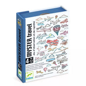 A Djeco Myster Travel társasjáték színes doboza repülőkkel, léghajókkal és járművekkel díszítve. Kompakt, könnyen hordozható megfigyelős játék 4 éves kortól.