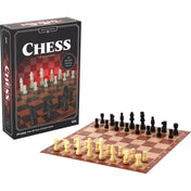 A Klasszikus Sakk, többnyelvű társasjáték fa sakkfigurákkal és teljes méretű sakktáblával, a doboz és a játék kihelyezve látható.