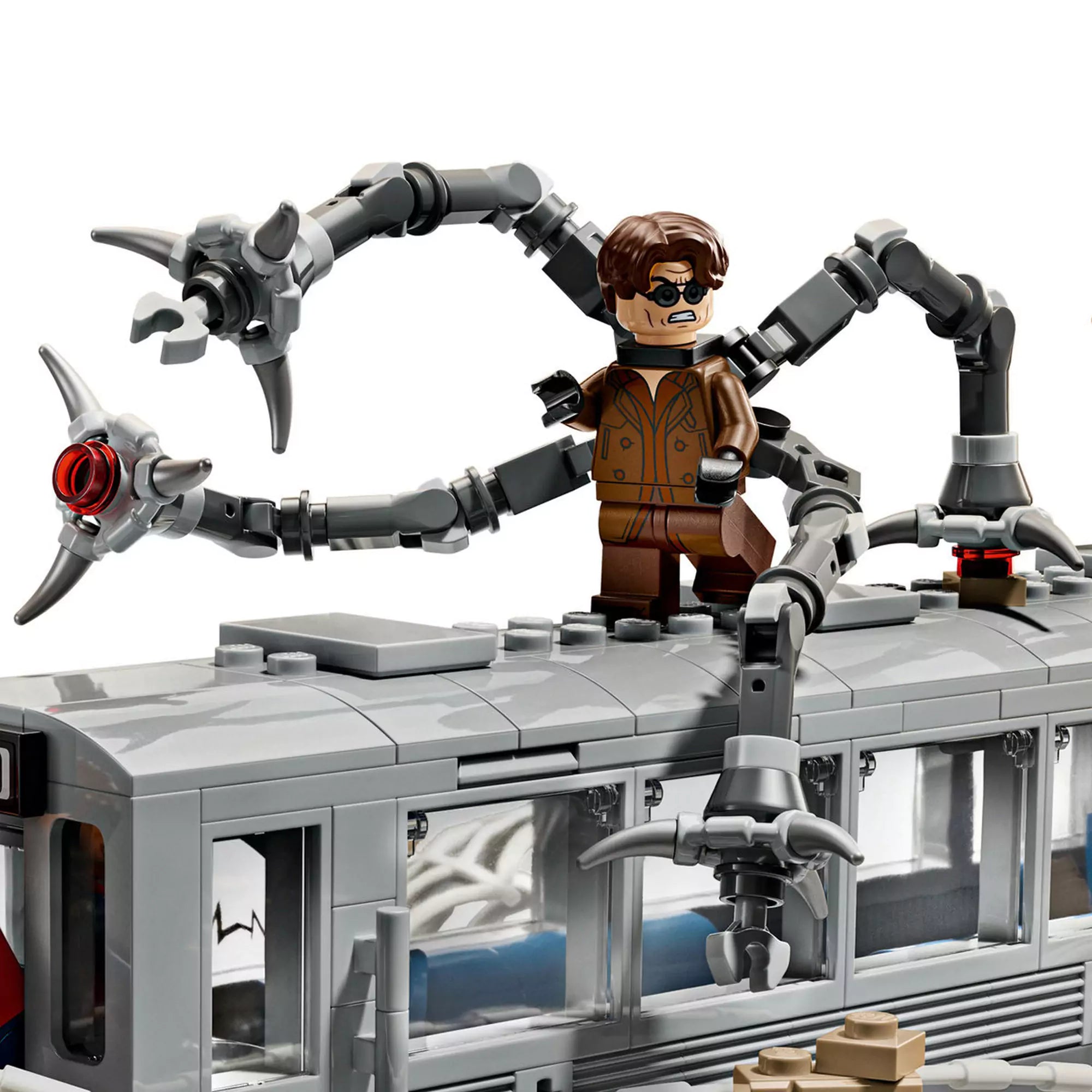 Doc Ock közelnézete a metró tetején a LEGO Marvel Super Heroes: Pókember és Doc Ock csatája a metrókocsiban (76321) készletből, mozgatható csápokkal.