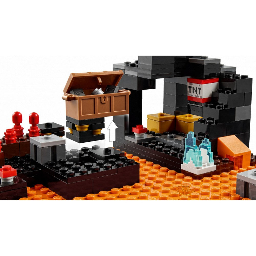 LEGO Minecraft Bastionul din Nether 21185