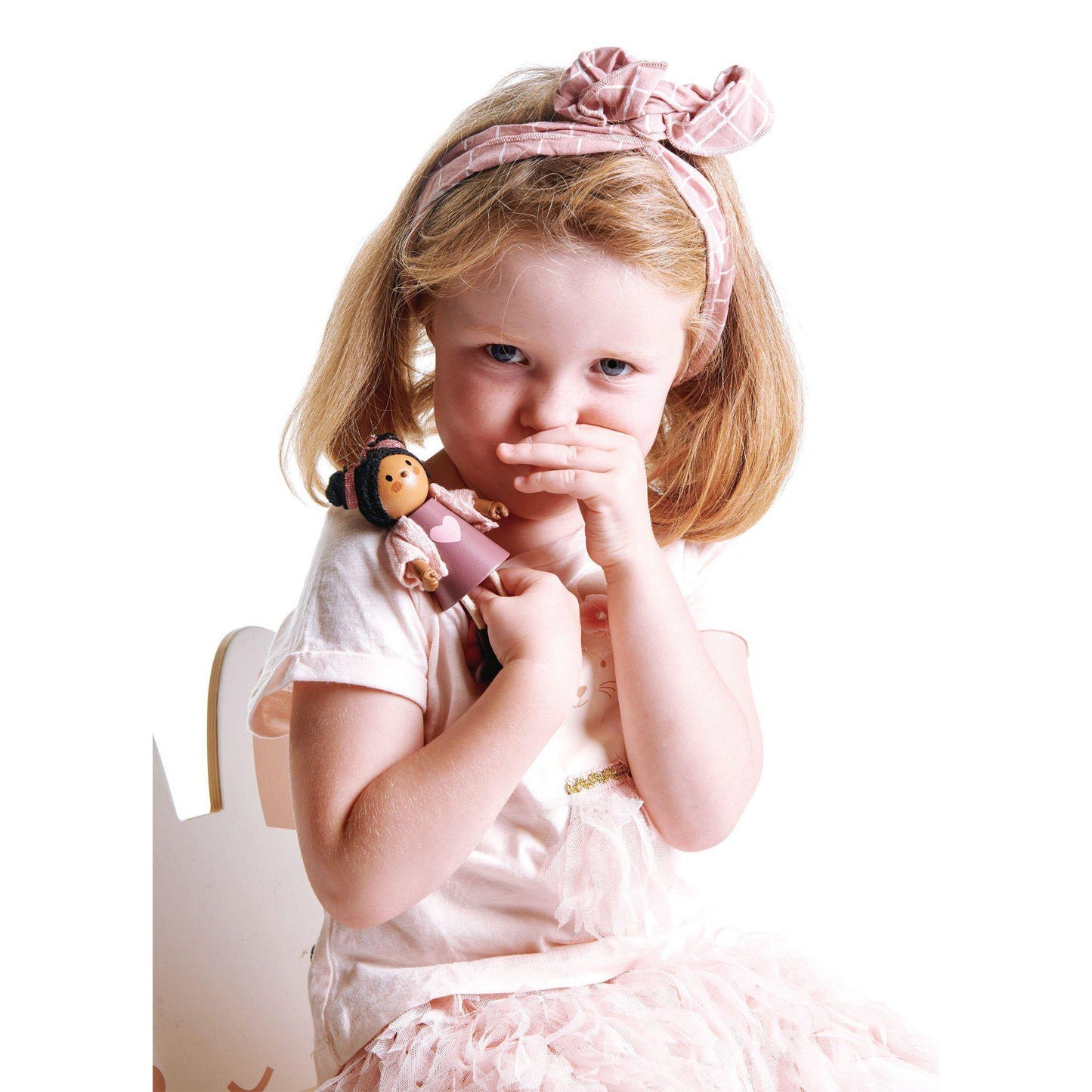 Figurină Ayana și pisicuța, din lemn premium - cu membre ajustabile - Tender Leaf Toys-Tender Leaf Toys-2-Jocozaur