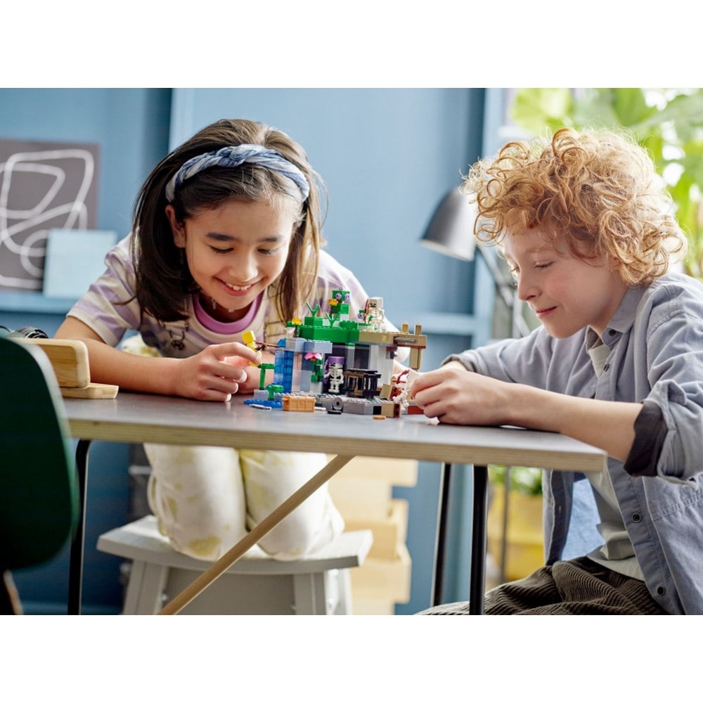 LEGO Minecraft™ Temnita cu schelete 21189