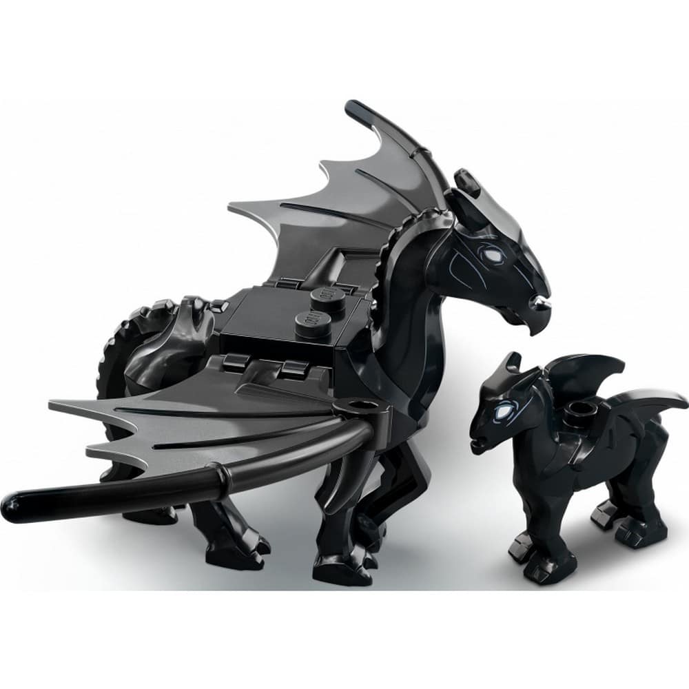 LEGO Harry Potter Trăsura și caii Thestral de la Hogwarts 76400