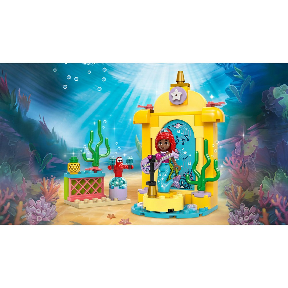 LEGO ǀ Disney Princess Scena muzicală a lui Ariel - setul complet pe fundal de ocean