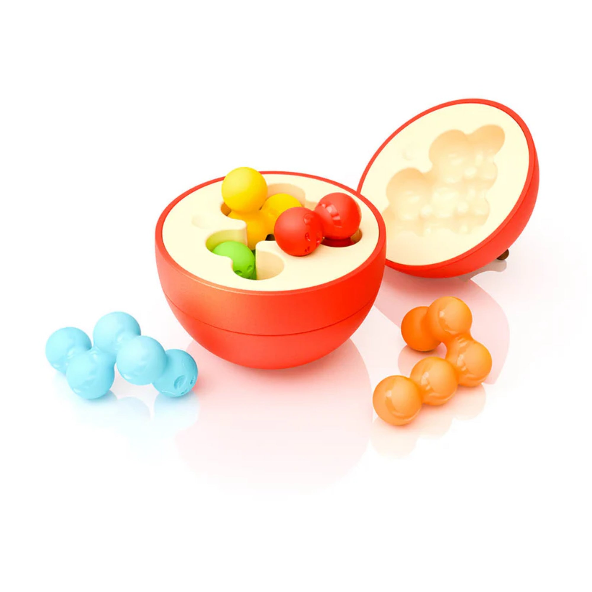 Az Apple Puzzler félbevágott, almát formázó logikai játék belseje látszik, benne különböző színes, kukac formájú puzzle-darabok, amelyek illeszkednek az alma belső formáiba.