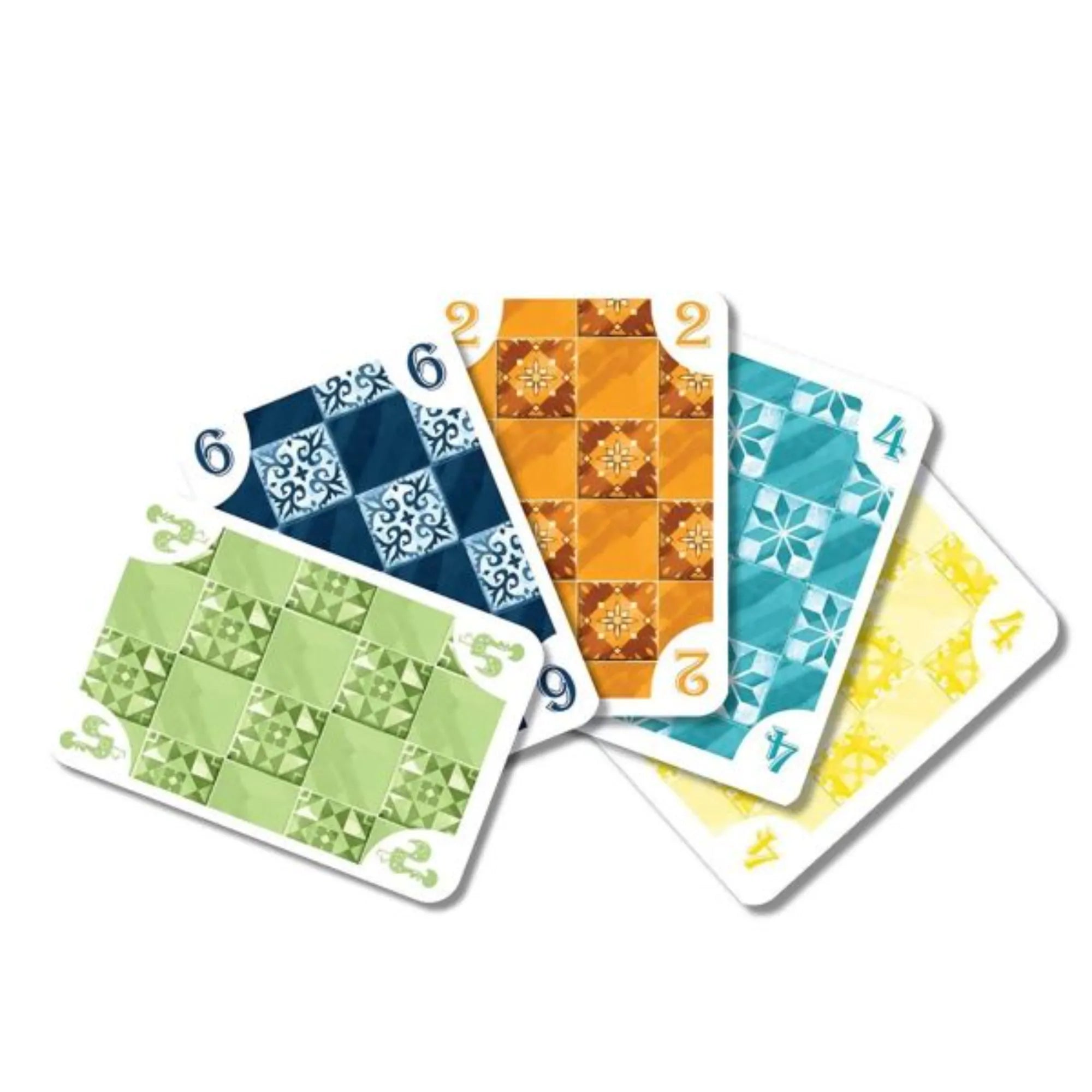 Az Azul: 5211 – Special Edition színes játékkártyái legyezőszerűen elrendezve: különböző számokkal és az Azul-szériára jellemző dekoratív csempemintákkal díszítve zöld, kék, narancs, türkiz és sárga színben.