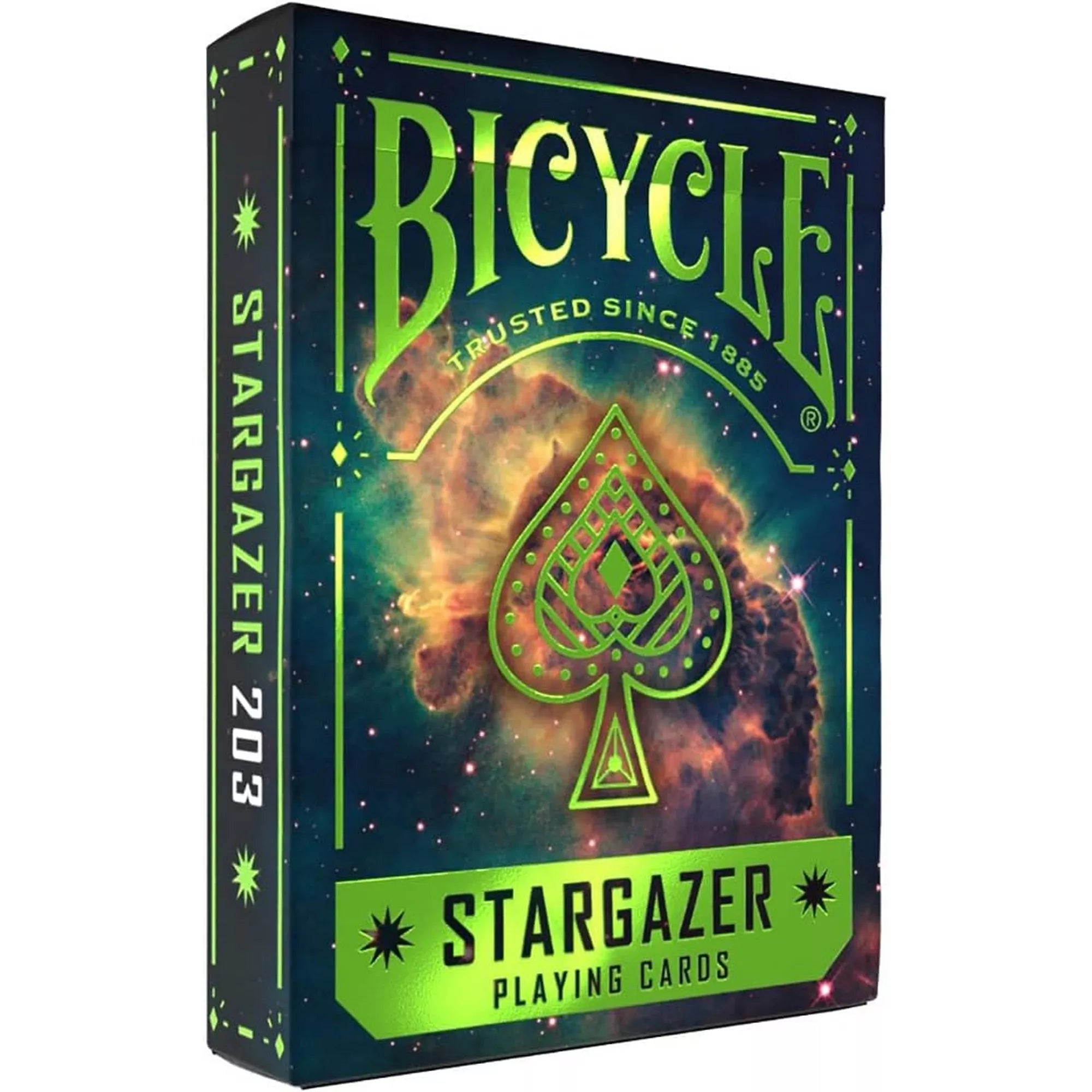 A Bicycle Stargazer kártyapakli doboza közelről, zöld fényű pikk ász mintával és űrháttérrel, modern, látványos kialakításban.