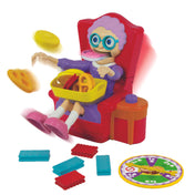 „A Bunicuța Iacoma játékfigurája karosszékben, felpattanó műfogakkal és színes kekszekkel, pörgetőkoronggal kiegészítve.”