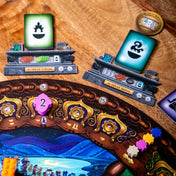 Buru angol nyelvű társasjáték – oltár táblák, akciókártyák és pontozósáv részlet játékelemekkel.