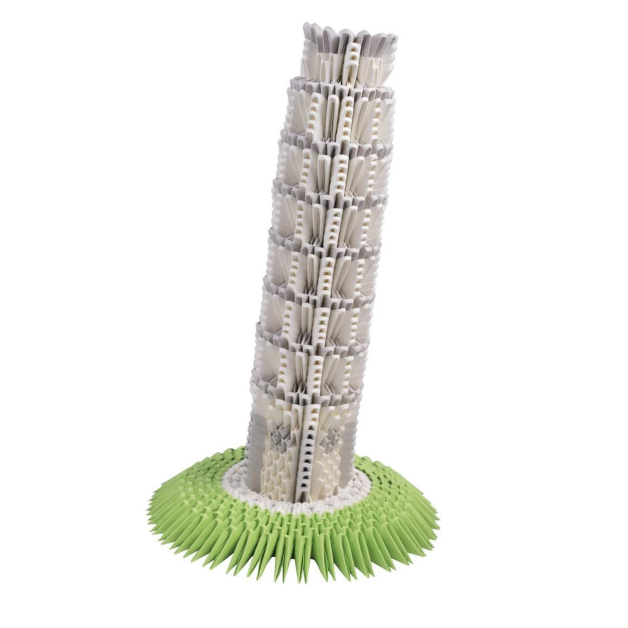 Creagami Art Origami 3D Pisai ferde torony papírszobor, fehér moduláris elemekből építve zöld talapzaton.