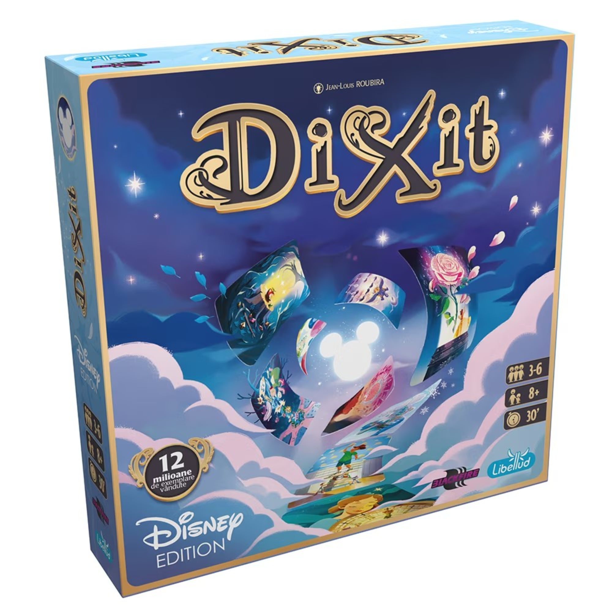 A Dixit: Disney Edition társasjáték doboza, amely egy varázslatos, mesés hangulatot árasztó illusztrációval díszített. A dobozon a Disney karakterek világát idéző képek lebegnek egy Mickey egér sziluettjét formáló fényforrás körül, kék és lila felhős háttérrel. A dobozon szerepel a játék neve, a játékosok száma (3–6), az ajánlott életkor (8+), valamint a játékidő (30 perc).