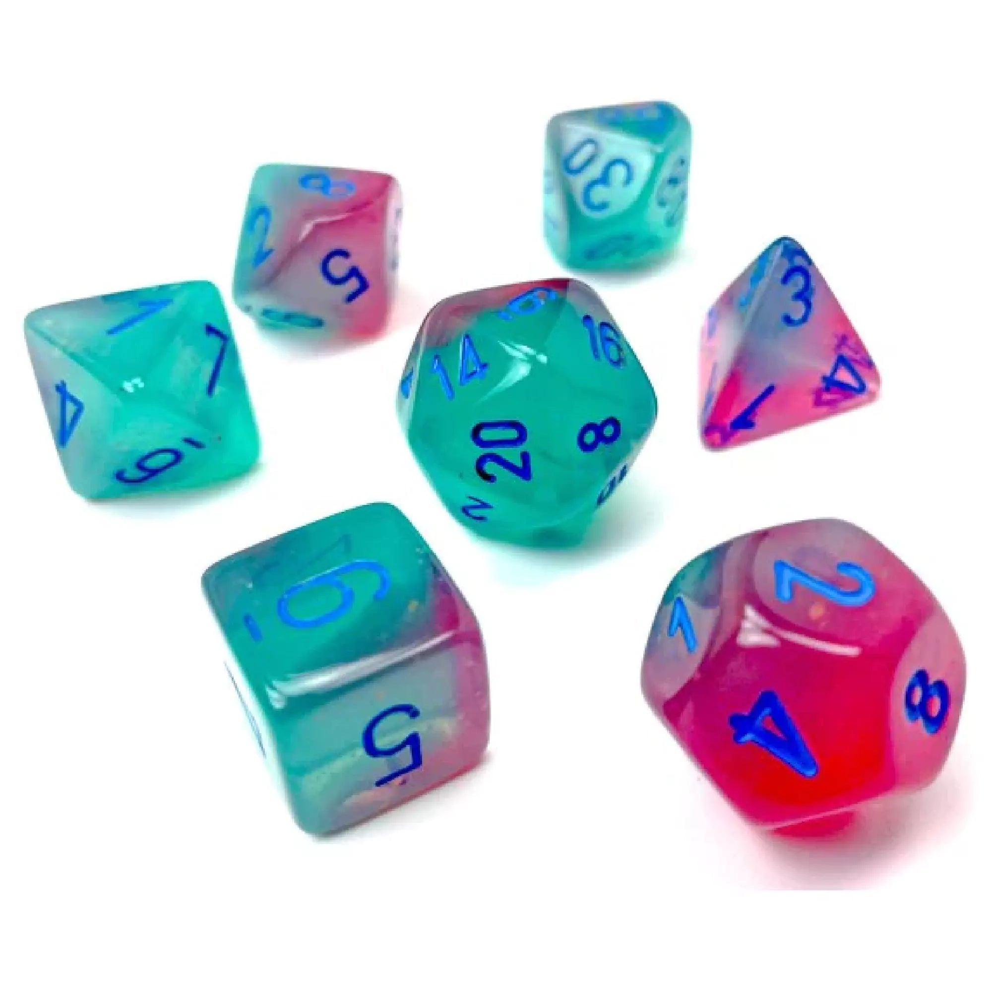 Chessex Gemini Translucent Teal-Pink/Blue 7-darabos dobókocka készlet – Türkiz és rózsaszín árnyalatú, áttetsző szerepjátékos kockák kék számokkal.