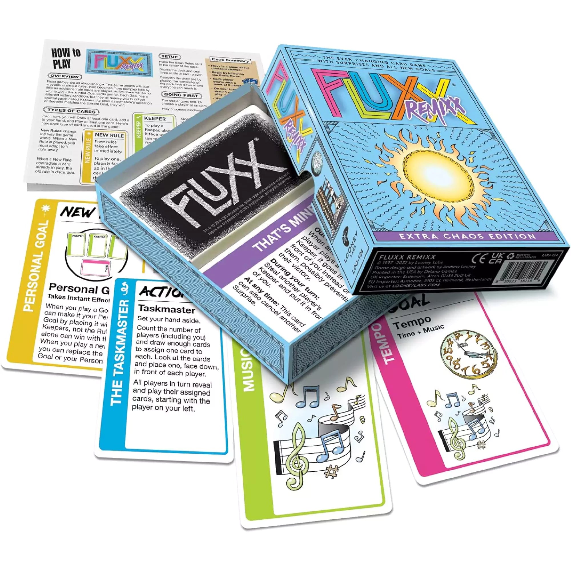 Ez a kép a Fluxx Remixx - Extra Chaos Edition társasjáték dobozát nyitva, a kártyákkal és játékszabályokkal együtt ábrázolja. A képen láthatók a különböző kártyatípusok, mint például az új szabályok, személyes célok, akciók és zenei témájú kártyák. A játékszabályok mellett a játékhoz tartozó kártyák színesek és figyelemfelkeltők, amelyek tükrözik a játék kaotikus és szórakoztató jellegét.