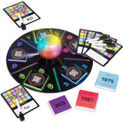 Hitster Music Bingo társasjáték tartalma: színes világító diszkógömb, játékmező, zenekártyák évszámokkal, pontozólapok és filctollak.