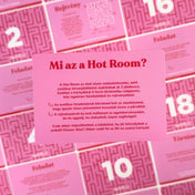 Hot Room erotikus társasjáték bevezető kártya rózsaszín háttérrel, amely bemutatja a játék koncepcióját: pároknak szóló erotikus szabadulószoba feladatokkal és rejtvényekkel.