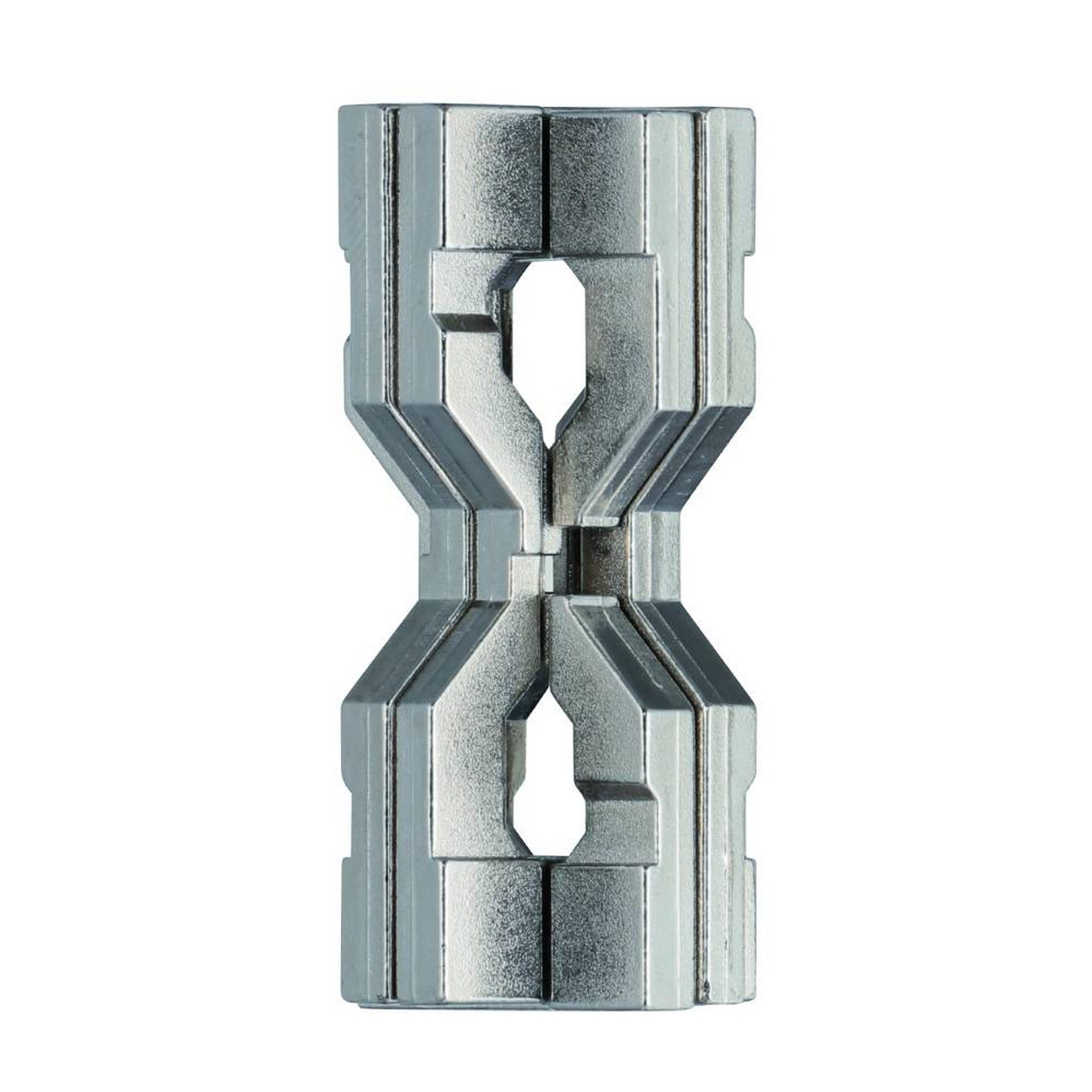 A Huzzle Cast Hourglass ördöglakat összerakva, ezüstös, homokóra alakú formájában, bonyolult, szögletes vonalvezetésű kialakítással.
