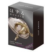 A Huzzle Cast AMOUR kirakó elegáns fekete doboza, rajta a szív formájú logikai rejtvénnyel és a nehézségi szintet jelző öt csillaggal, valamint a „Disassemble and assemble puzzle” felirattal.