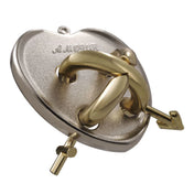 A Huzzle Cast AMOUR összerakott állapotban látható, szív alakú alaplappal és két aranyszínű, nemi szimbólumot formázó gyűrűvel, melyek egy nyíl és kereszt végekkel kapcsolódnak egymásba.