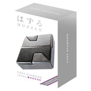 A Huzzle Cast DIAMOND eredeti csomagolása, rajta a játék képe, a japán Huzzle márkanév és a nehézségi szintet jelző csillagok.