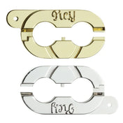 A Huzzle Cast Keyring két darabja egymás mellett, különválasztva látható – az egyik arany, a másik ezüst színű, mindkettőbe "Key" szó van gravírozva.