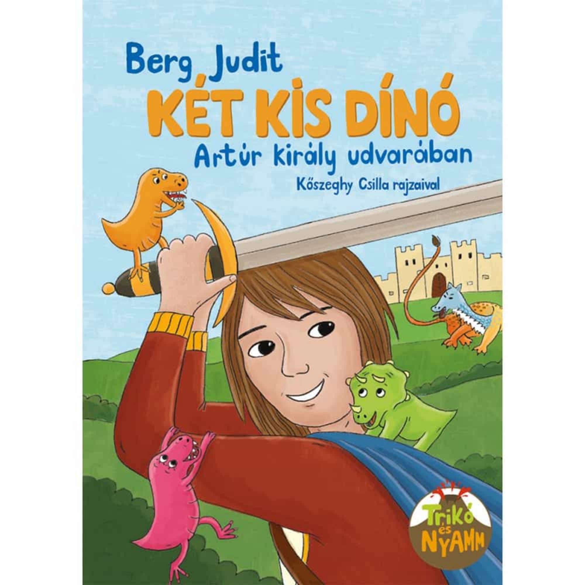 A „Két kis dínó Artúr király udvarában” című gyerekkönyv borítója. A képen egy mosolygó lovag látható, kezében karddal, vállán és karján a két főszereplő dínó, Trikó és Nyamm kapaszkodnak. A háttérben várfal és zöld mező látható, valamint további dínók tűnnek fel a tájban. A borító vidám hangulatban ábrázolja, hogyan kerülnek a kis dinoszauruszok Artúr király legendás udvarába.