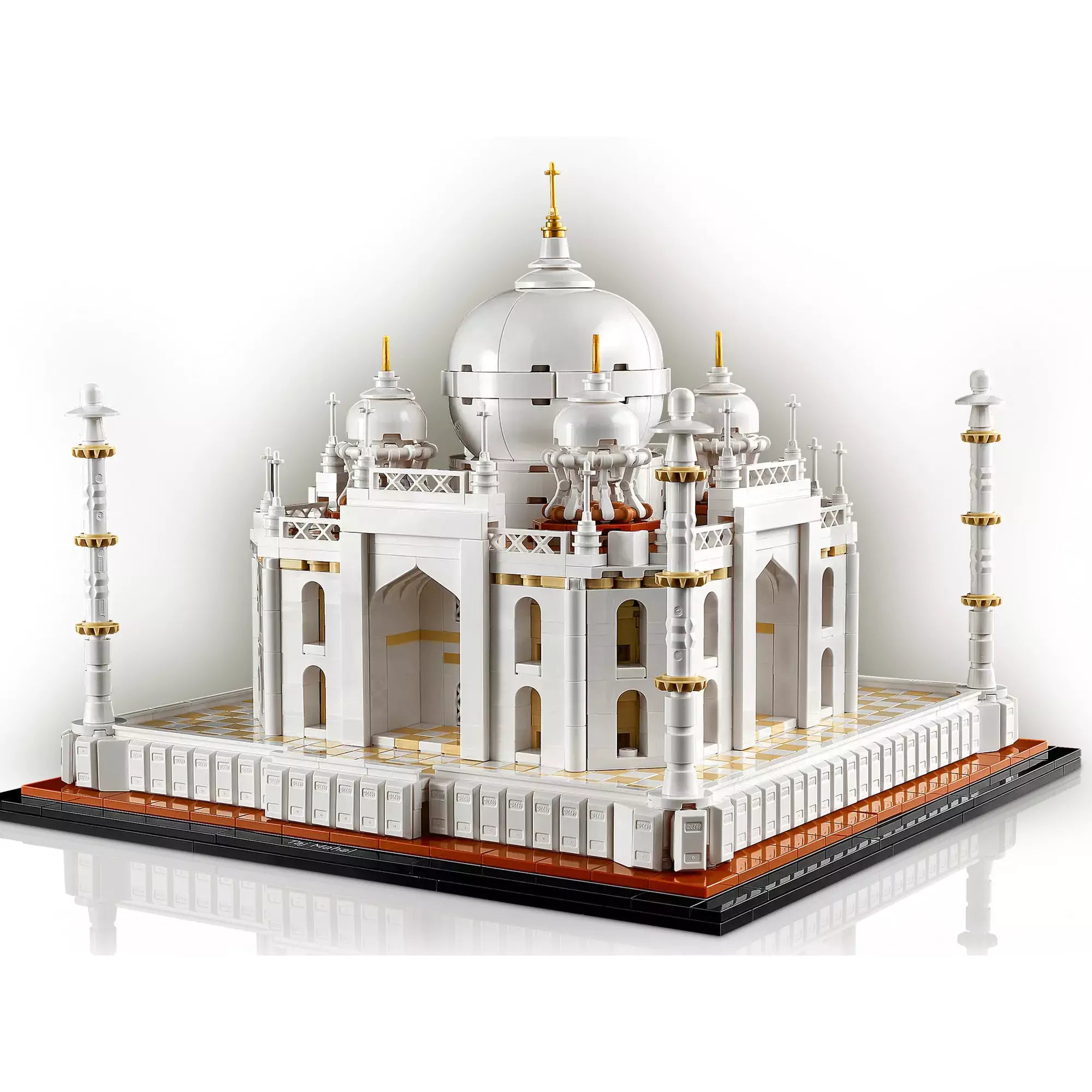 LEGO Architecture Taj Mahal (21056) készlet szemből világos háttér előtt, jól láthatók a boltívek, kupolák és a részletes építészeti elemek.
