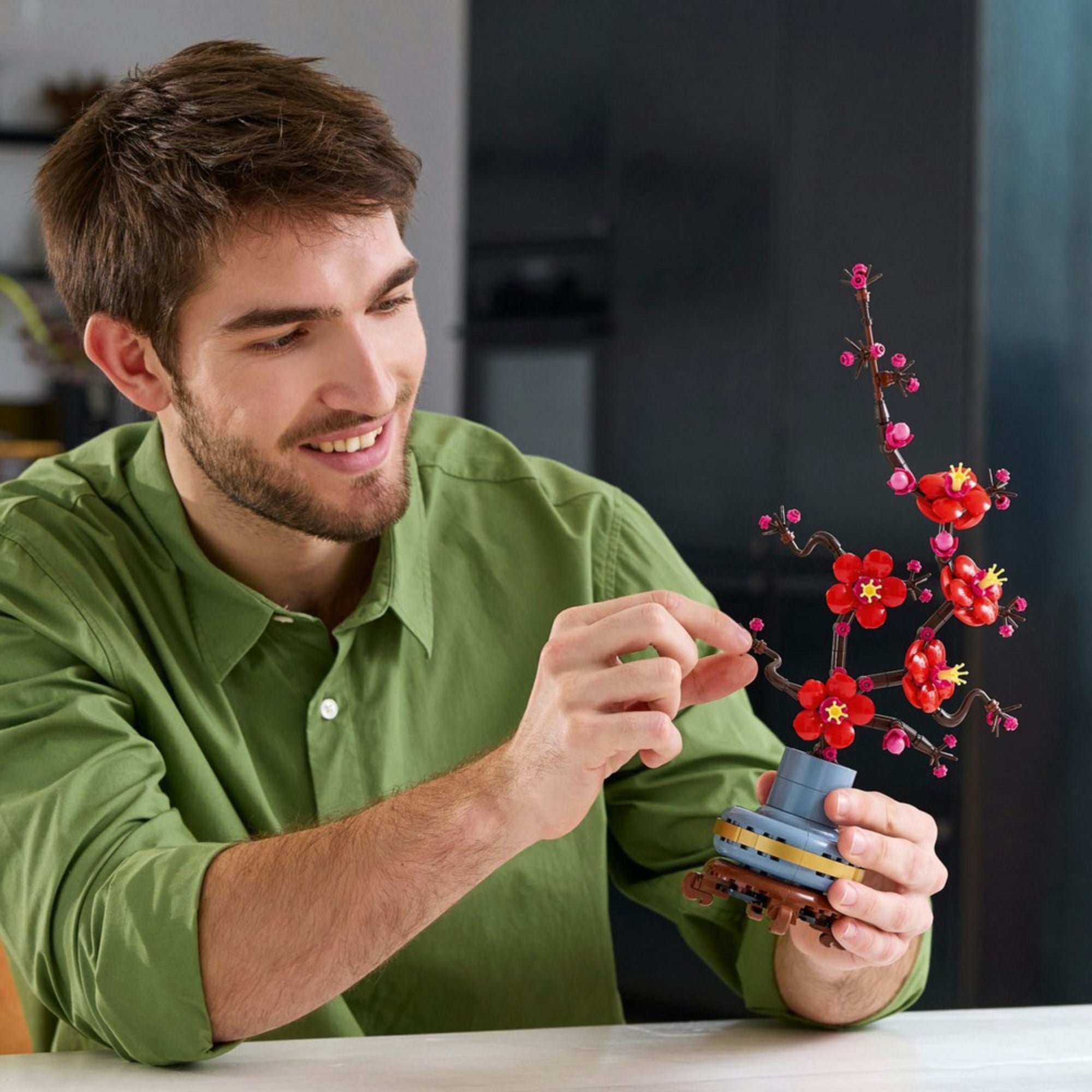 LEGO Botanicals: Flori de prun, 327 piese