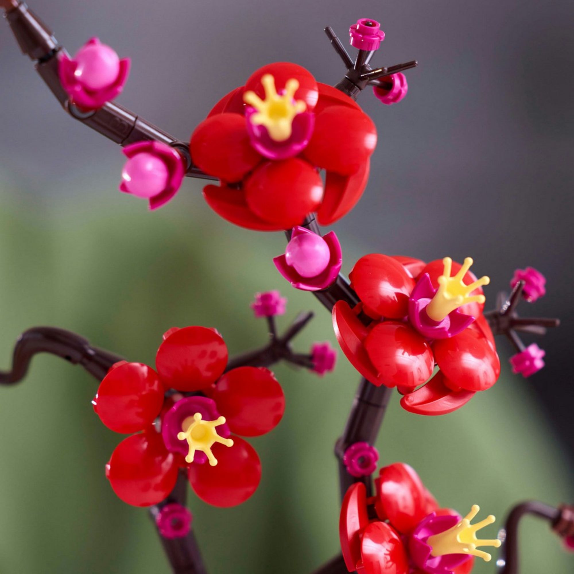 LEGO Botanicals: Flori de prun, 327 piese