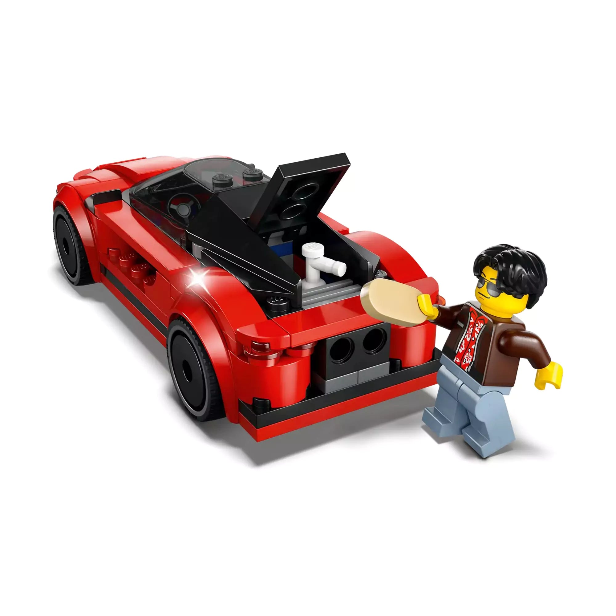 Közelkép a LEGO CITY Piros sportautó (60448) csomagtartójáról, amelyben játék tisztítószerek találhatók, a minifigura akció közben.