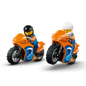 LEGO City narancssárga versenymotorok minifigurákkal, sportos dizájnnal.