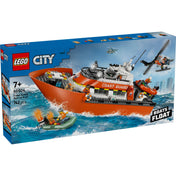 LEGO City Coast Guard Rescue Boat (60504) doboz eleje, amelyen a 742 darabos mentőhajó készlet látható tengeri mentési akcióban, helikopterrel és vízbe esett minifigurával.