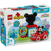A képen a LEGO DUPLO Mickey egér játszótere és autója (10454) készlet látható, amely tökéletes választás a kis Disney-rajongóknak! A szettben egy vidám játszótér és egy piros kisautó található, amelyben Mickey egér száguldozhat. A gyerekek a pörgethető kerék segítségével kiválaszthatják a napi feladatokat, például autószerelést vagy csúszdázást, miközben fejlődik a kreativitásuk és finommotoros készségeik.