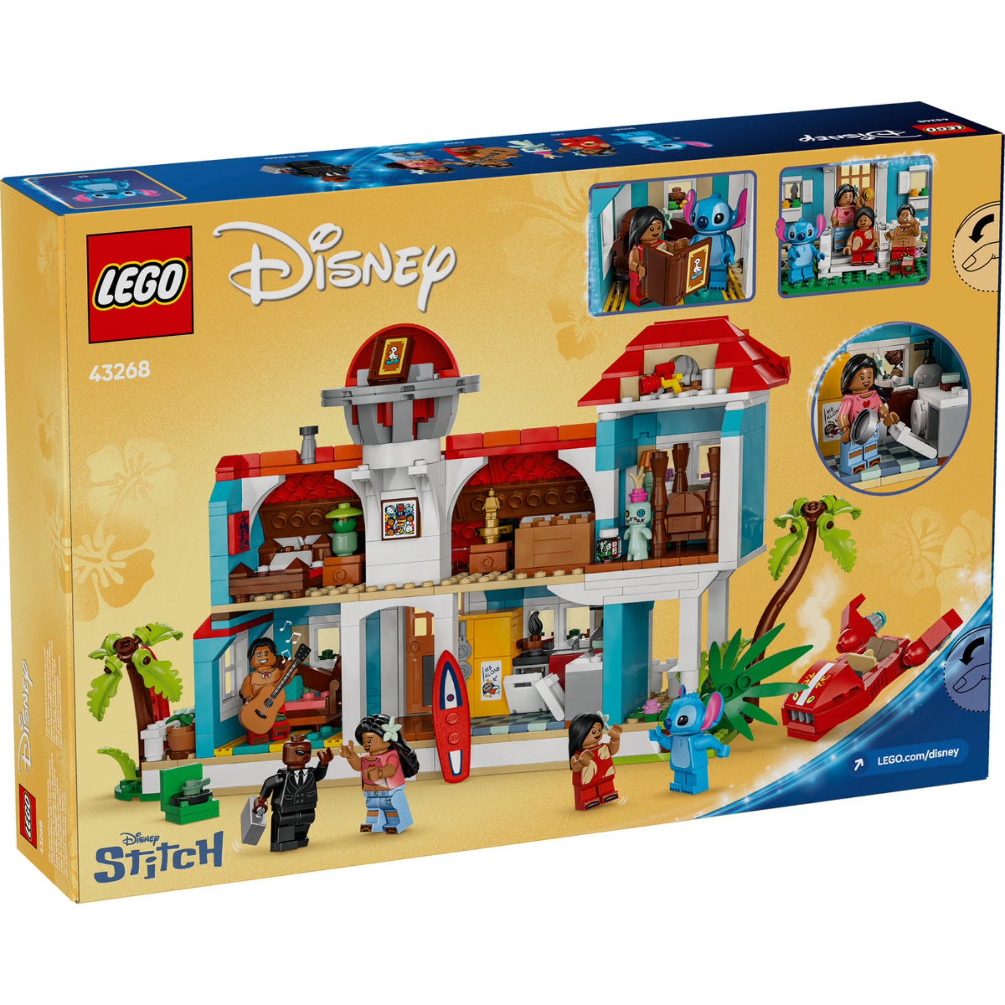 A képen a LEGO Disney Lilo és Stitch Tengerparti Háza (43268) készlet hátoldala látható, amely részletesen bemutatja a ház belső tereit és a benne rejlő játékfunkciókat. A kétemeletes épület lenyűgöző részletekkel rendelkezik, például egy nappalival, hálószobával és egy hangulatos terasszal. A ház belsejében különféle jelenetek fedezhetők fel: Lilo és Stitch közös pillanata egy könyvvel, egy családi vacsora, valamint egy izgalmas kaland Stitch piros űrhajójával. Az épületet trópusi dekorációk, növények és i