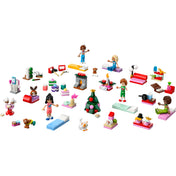 LEGO Friends 42668 készlet minden tartozéka: minifigurák, karácsonyfa, ünnepi bútorok, állatok és színes apró kiegészítők.