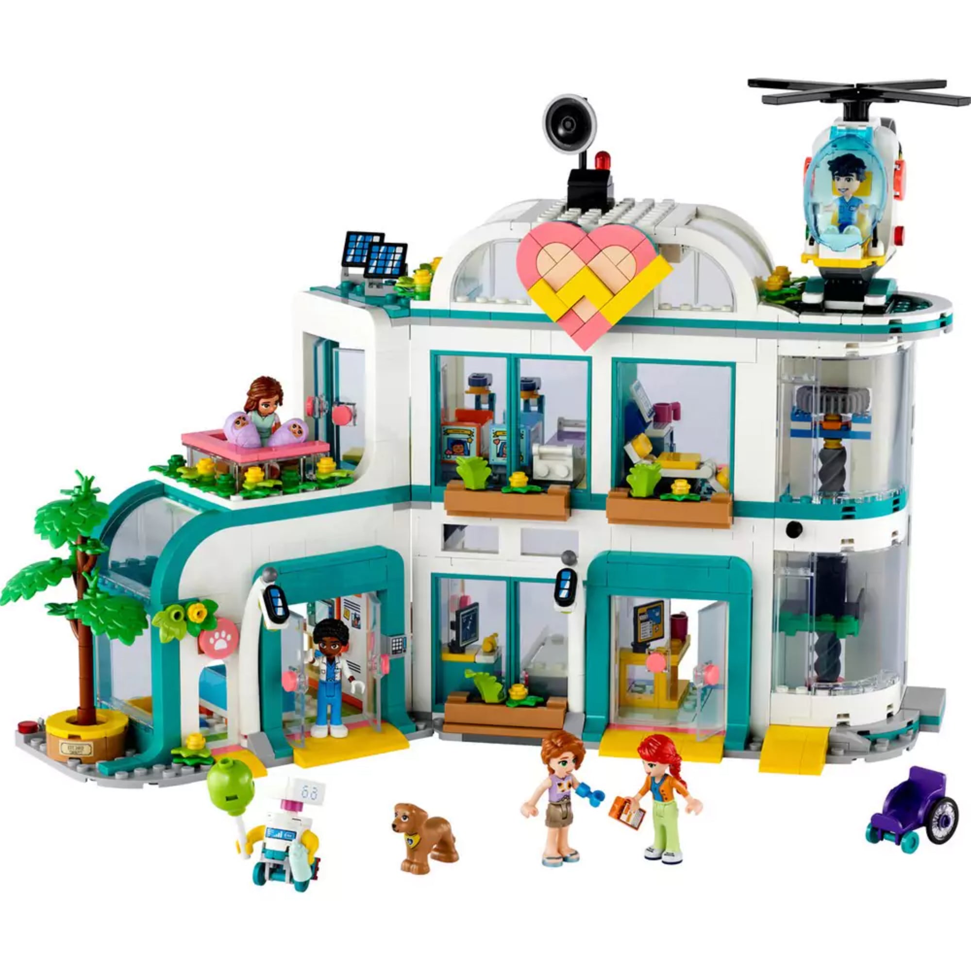 A LEGO Friends Heartlake City Kórház (42621) részletes, háromszintes kórházépülete figurákkal, helikopterrel, lifttel és kiegészítőkkel.