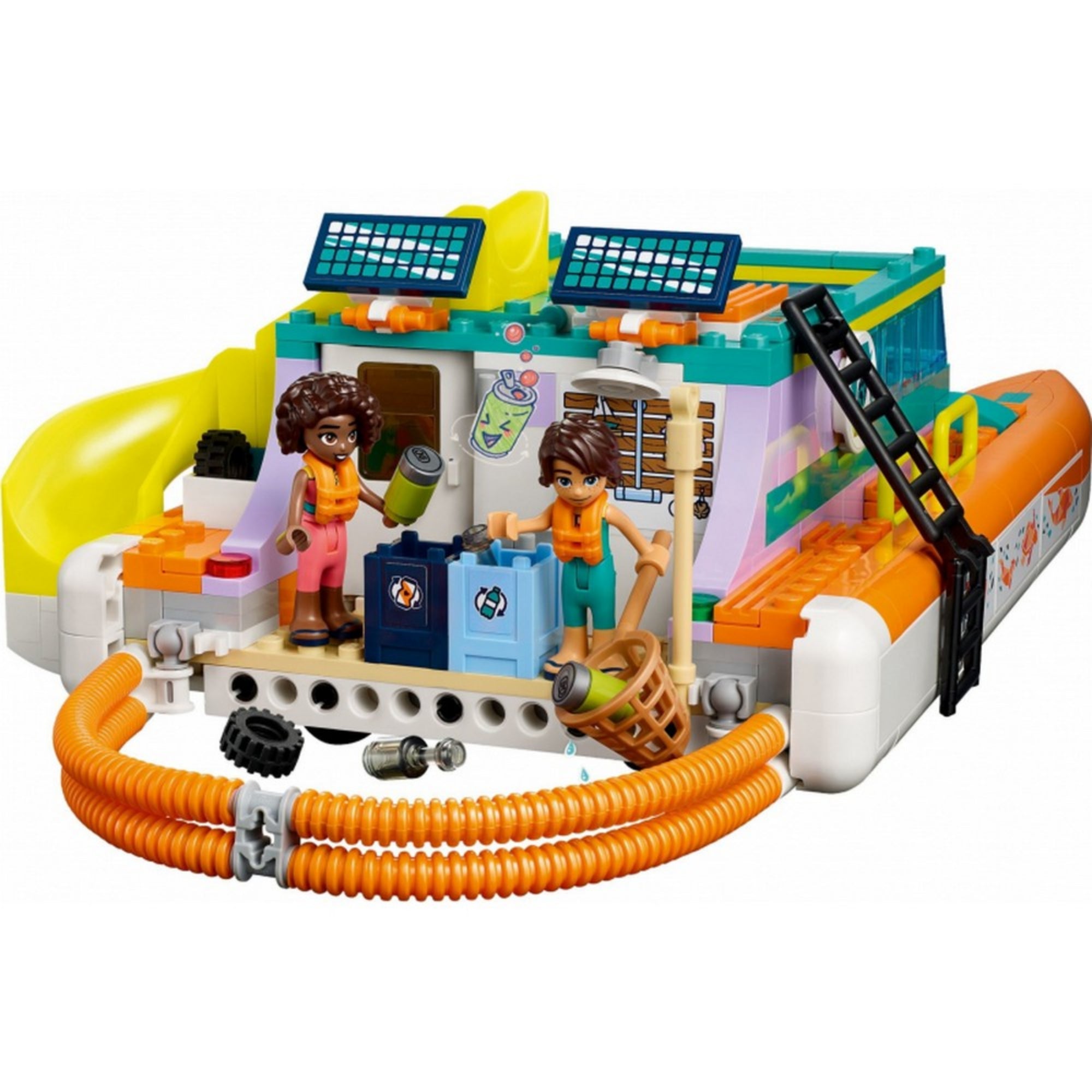 LEGO Friends 41734 – a készlet öt karaktere: Aliya, Nova, Marco, valamint két tengeri teknős és egy delfinfigura. A figurák mentőruhákban és búvárfelszerelésben láthatók, különböző színes kiegészítőkkel.